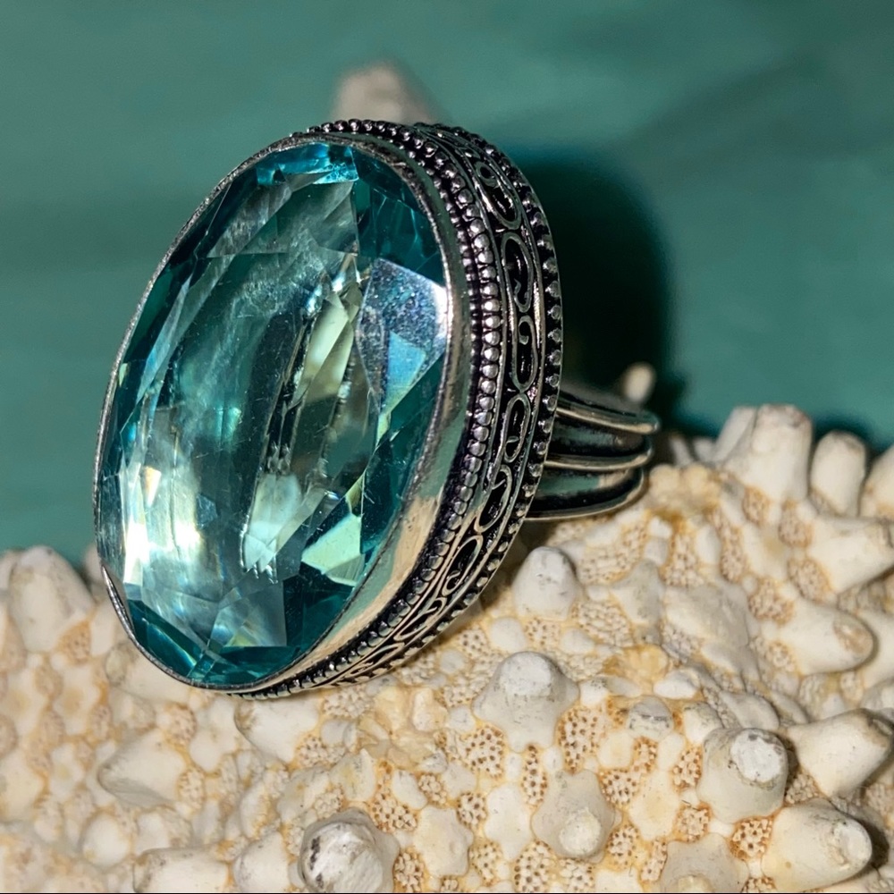 Light Blue Topaz statement ring - Picture 4 of 6